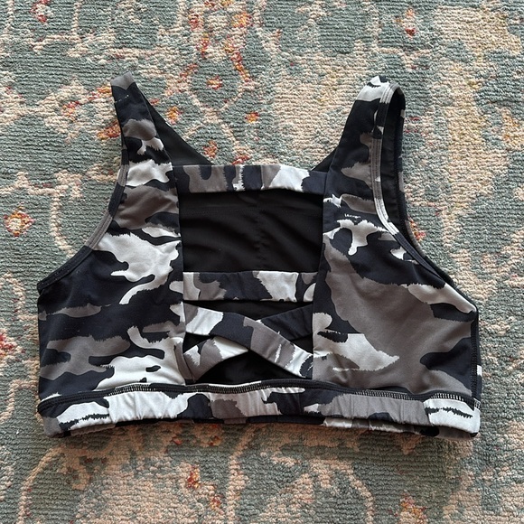 Cute Mono B sports bra - Picture 2 of 3